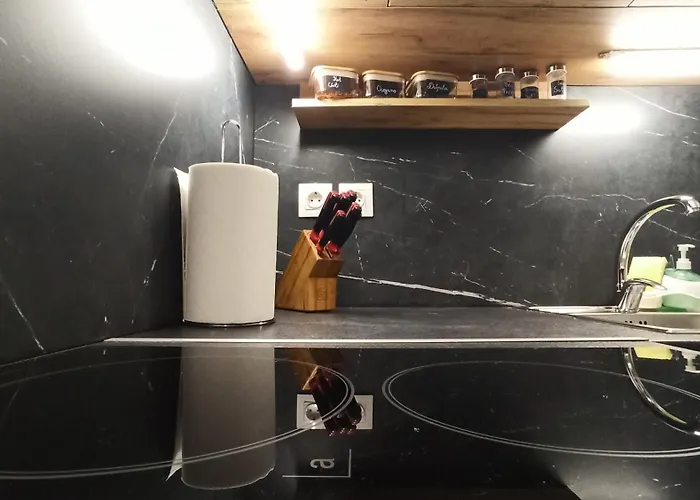 아파트 House On The 파트라