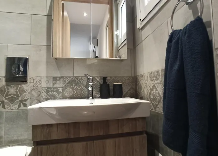 아파트 House On The 파트라